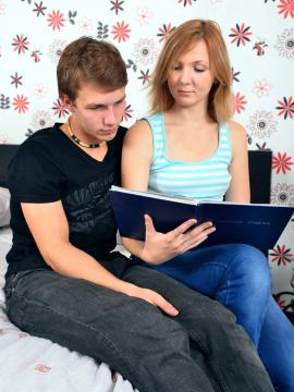 Следуя за Холли, женой-шлюхой / Following Up on Holly, a Slut Wife by Cantbuymy © 2013. Секс с женой соседа фото