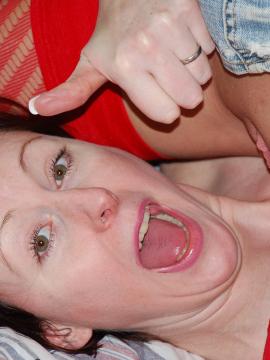 Мама в Тиндере: психолог и ревность. Тематика: Мама трахает дочь страпоном часть 2 фото